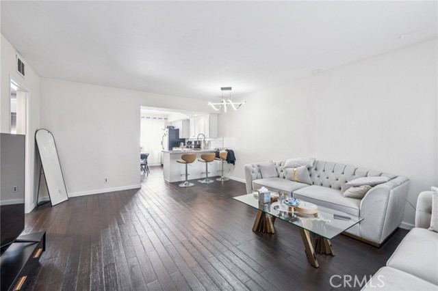 Detail Gallery Image 3 of 31 For 312 N Louise St #210,  Glendale,  CA 91206 - 2 Beds | 2 Baths