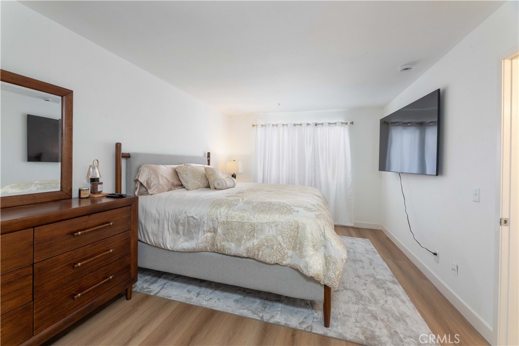 https://media.crmls.org/medias/b90ea724-72a9-40cb-a234-ee6b56ad87ac.jpg?preset=X-Large