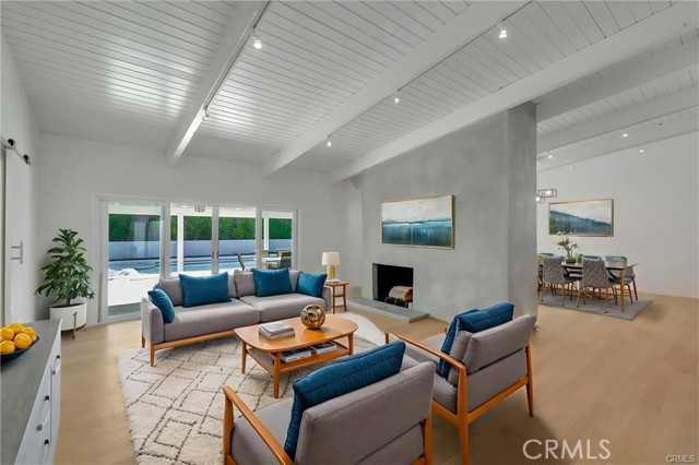 Detail Gallery Image 2 of 66 For 24216 Calvert St, Woodland Hills,  CA 91367 - 5 Beds | 3/1 Baths