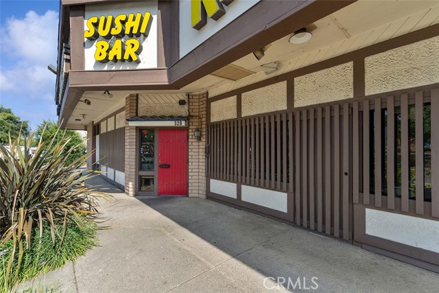 320 W Foothill Blvd, Upland CA: https://media.crmls.org/medias/b911b5ee-cf45-4651-9d2c-1a7e02808cb1.jpg