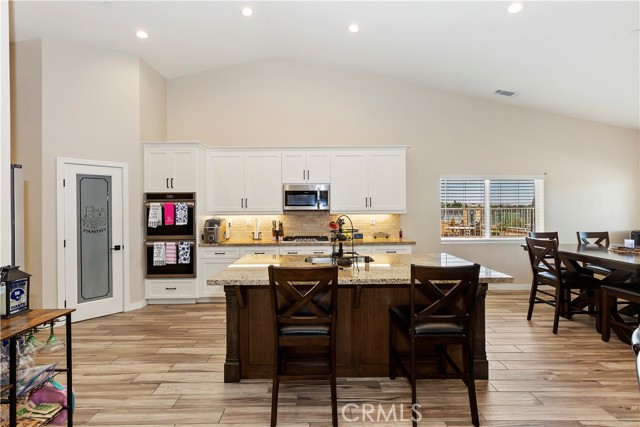 Detail Gallery Image 11 of 29 For 14027 Driftwood Dr, Victorville,  CA 92395 - 4 Beds | 2 Baths