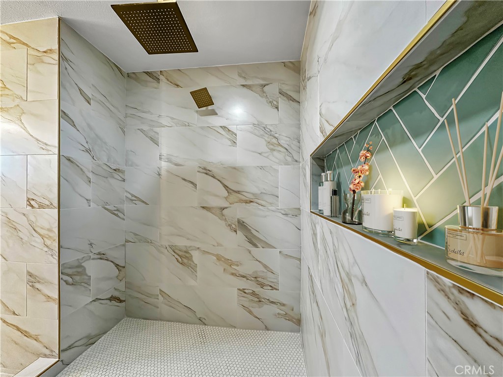 https://media.crmls.org/medias/b911e9b7-8fc9-4f55-baa6-366c3b232ede.jpg?preset=X-Large
