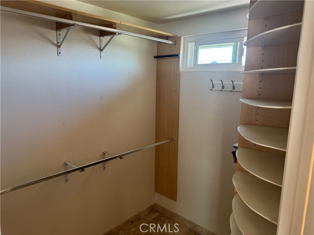21041 Shaw Lane, Huntington Beach CA: https://media.crmls.org/medias/b91246b5-2685-4ee5-a147-c28e4988a8c6.jpg