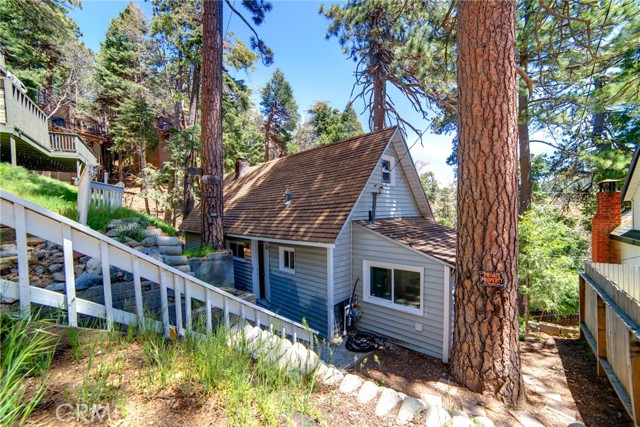 Detail Gallery Image 1 of 1 For 800 E Victoria Ct, Lake Arrowhead,  CA 92352 - 2 Beds | 1 Baths