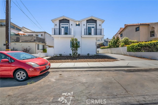 Detail Gallery Image 3 of 63 For 2304 Harriman Ln a,  Redondo Beach,  CA 90278 - 4 Beds | 3/1 Baths