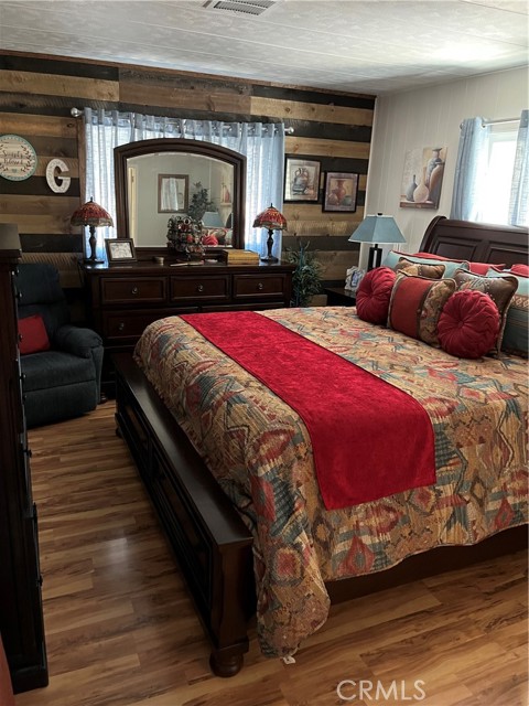 55524 Yucca Trail, Yucca Valley CA: https://media.crmls.org/medias/b91336de-6e09-4a68-b23c-bc2b1332d952.jpg