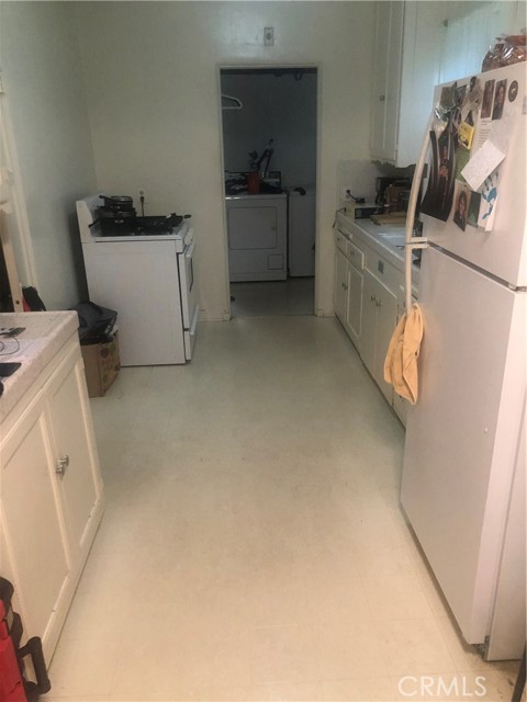 1100 N Maryland Avenue, Glendale CA: https://media.crmls.org/medias/b9137670-b699-44e9-8db3-28018d202649.jpg