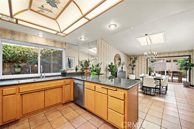 19352 Sailwind Lane, Huntington Beach CA: https://media.crmls.org/medias/b913d9c0-edbc-4d09-930e-cdabc03f0f21.jpg