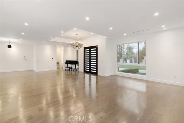 22904 Calvert Street, Woodland Hills CA: https://media.crmls.org/medias/b914f41b-8e45-4f56-9bad-f34e68eb9a6b.jpg