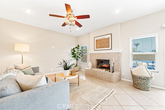 18202 Foss Lane, Huntington Beach CA: https://media.crmls.org/medias/b914f4b3-5136-46bd-a36c-902770078193.jpg