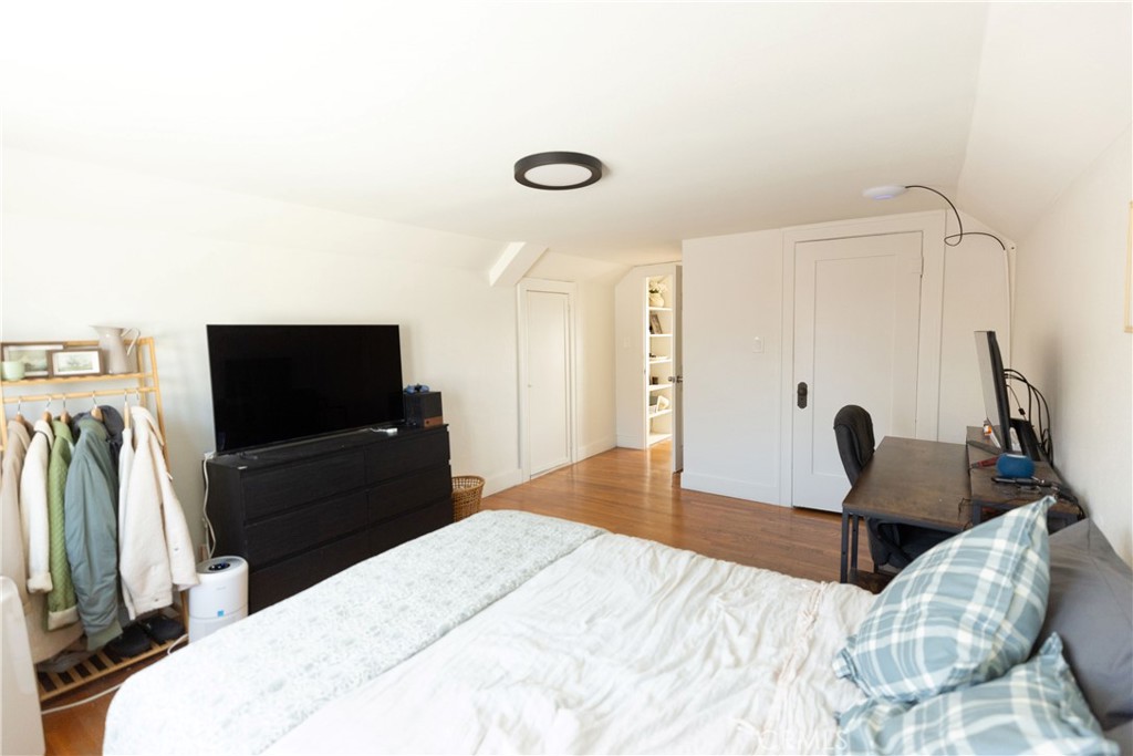 MLS #OC25221176 image #33