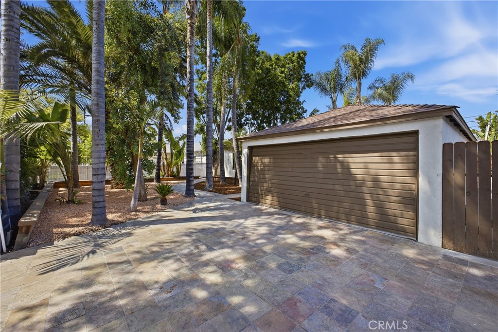 6845 Aura Avenue