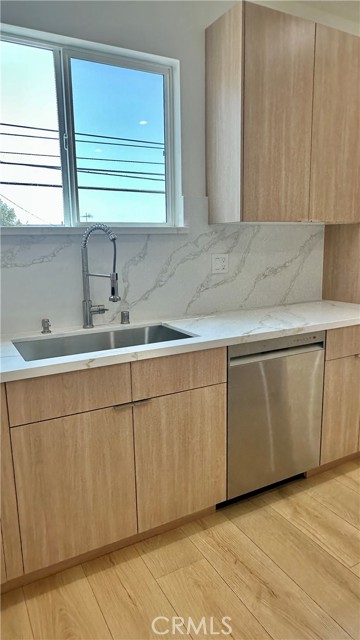 7726 1/2 Laurel Canyon Boulevard, North Hollywood CA: https://media.crmls.org/medias/b9173d75-933f-4958-a399-d783ba444487.jpg
