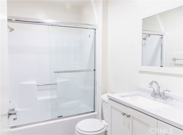 Detail Gallery Image 4 of 21 For 4717 Ben Ave #103,  Valley Village,  CA 91607 - 1 Beds | 1 Baths