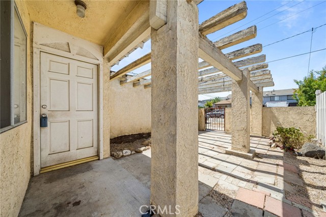 13208 Florwood Avenue, Hawthorne CA: https://media.crmls.org/medias/b9180b8c-638f-4c36-b28a-680ee2655806.jpg
