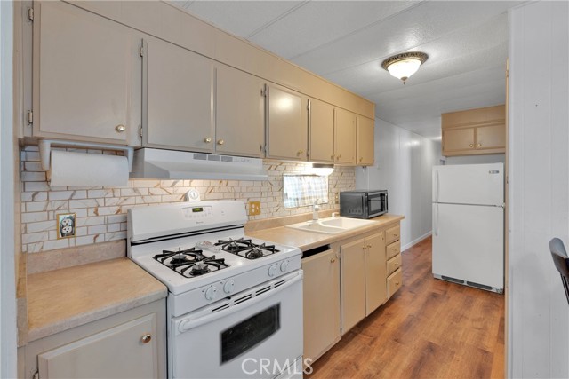 701 Montara Road, Barstow CA: https://media.crmls.org/medias/b918b54d-e440-4cde-8f67-1416affb87b4.jpg