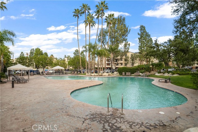 5510 Owensmouth Avenue, Woodland Hills CA: https://media.crmls.org/medias/b9194ca7-fa4e-405b-bb6a-fc3bf763cab8.jpg
