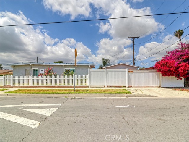 1401 W 165th Street, Compton CA: https://media.crmls.org/medias/b91999f0-a49a-4756-b1a2-3c2524bf4f23.jpg