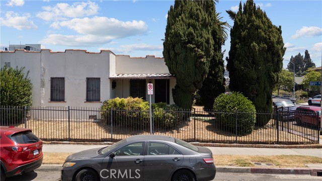 201 N Carondelet Street, Los Angeles CA: https://media.crmls.org/medias/b91a72fb-d4d7-4579-b167-909a7ccf3bb1.jpg