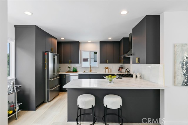 Detail Gallery Image 16 of 51 For 3900 Benedict Canyon Dr, Sherman Oaks,  CA 91423 - 3 Beds | 4 Baths