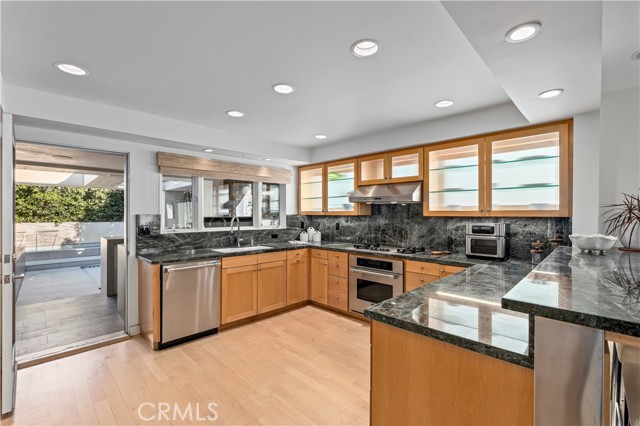 2540 Manhattan Avenue, Hermosa Beach CA: https://media.crmls.org/medias/b91b4f95-117f-4d72-9655-0152c4fceec6.jpg