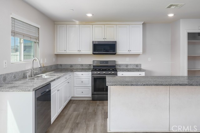 Detail Gallery Image 9 of 28 For 3606 E Avenue J3, Lancaster,  CA 93535 - 4 Beds | 3 Baths