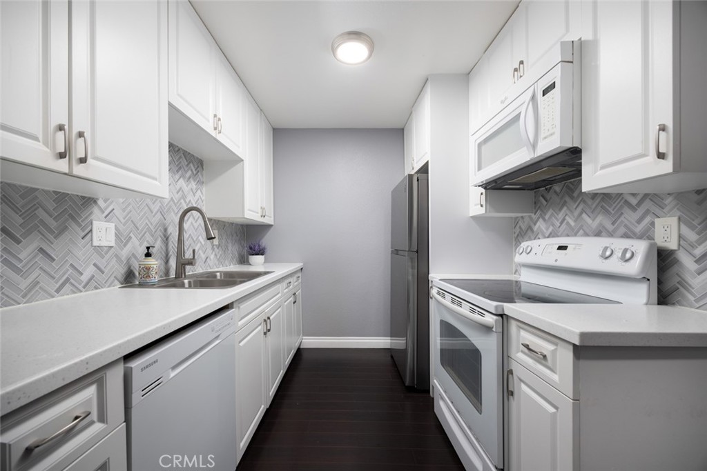 1000 W MacArthur Boulevard #11