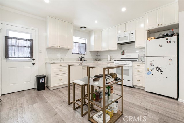Detail Gallery Image 4 of 13 For 347 W Dryden St, Glendale,  CA 91202 - 2 Beds | 1 Baths
