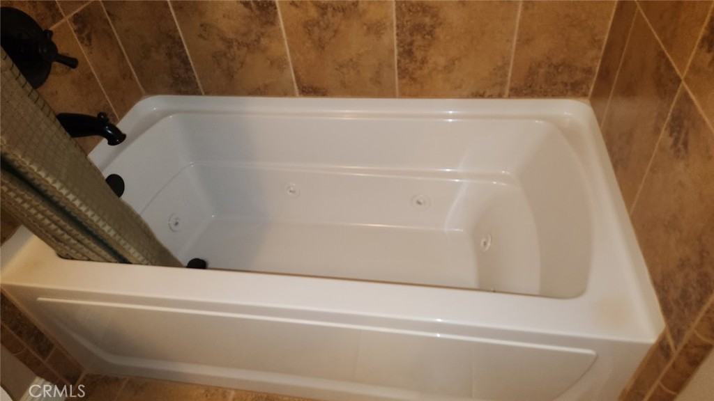 https://media.crmls.org/medias/b91d0785-16c3-406d-a5a4-eaa1236ccf23.jpg?preset=X-Large