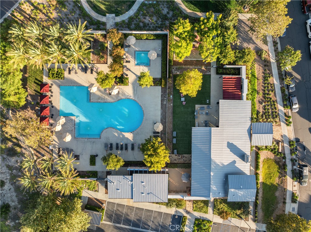 https://media.crmls.org/medias/b91d87c2-6c5d-442b-88a8-c8343200510a.jpg?preset=X-Large