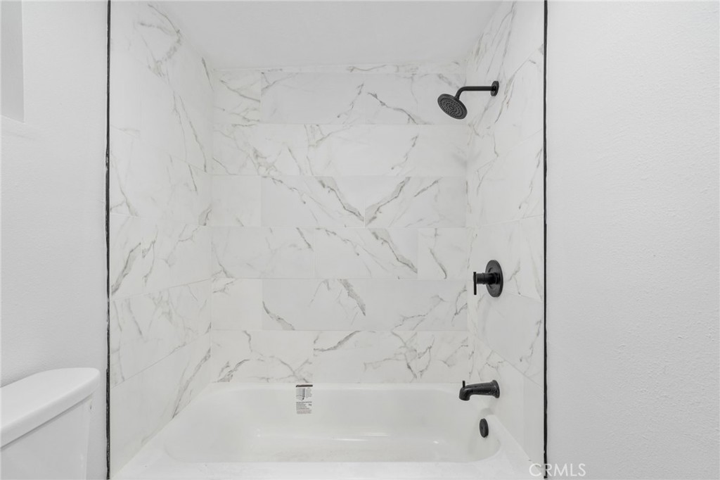 https://media.crmls.org/medias/b91d87c8-f178-48ce-8c05-0131ef88efcf.jpg?preset=X-Large