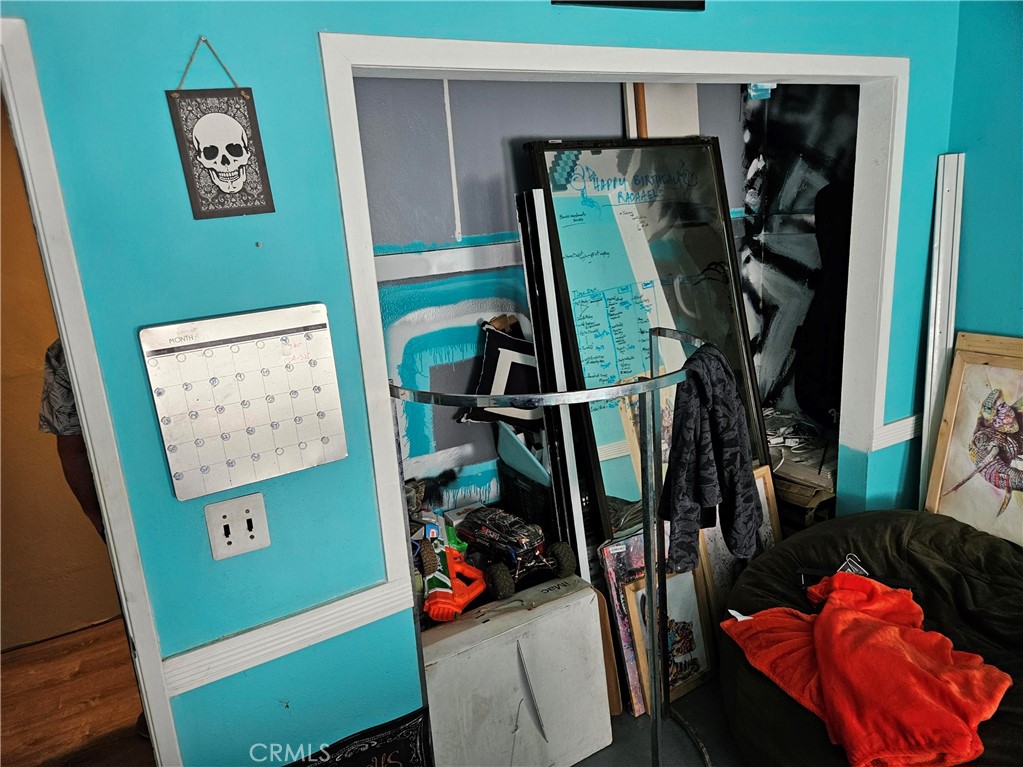 https://media.crmls.org/medias/b91d995a-4f2a-4411-95fc-2c3670fbbd07.jpg?preset=X-Large