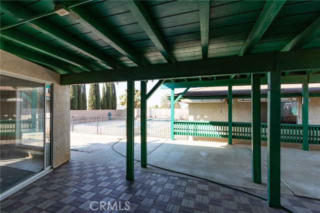 10731 Anaconda Avenue, Oak Hills CA: https://media.crmls.org/medias/b91e716f-d89c-45f3-a368-b2d031f2f483.jpg