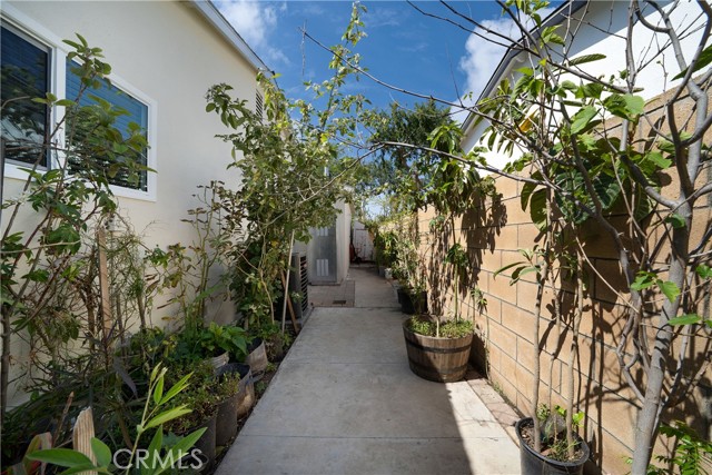 1626 Grove Place, Fullerton CA: https://media.crmls.org/medias/b91f9b4d-393e-4241-beb7-aaae1442aebc.jpg