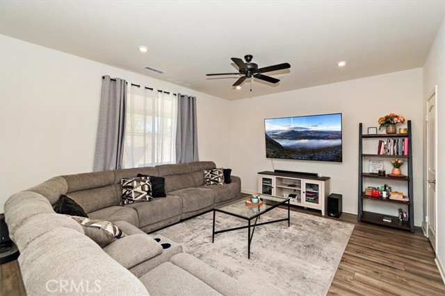 Detail Gallery Image 11 of 35 For 1046 W Buttercup Ln, Rialto,  CA 92376 - 4 Beds | 2/1 Baths