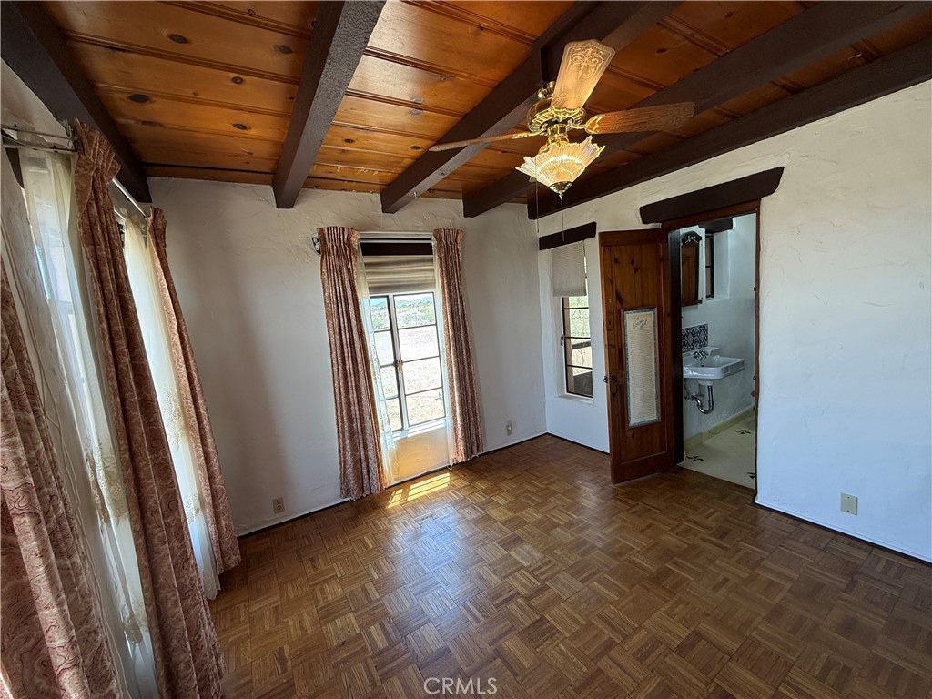 https://media.crmls.org/medias/b920761e-6702-4c55-93d6-92cd4702b66d.jpg?preset=X-Large