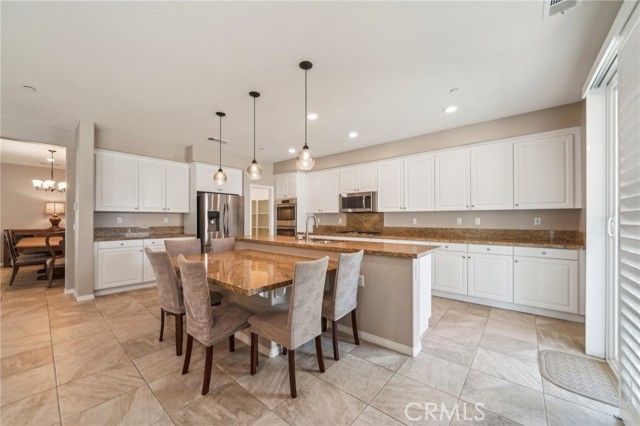 Detail Gallery Image 11 of 40 For 6125 Coopers Hawk Dr, Jurupa Valley,  CA 91752 - 5 Beds | 3/1 Baths