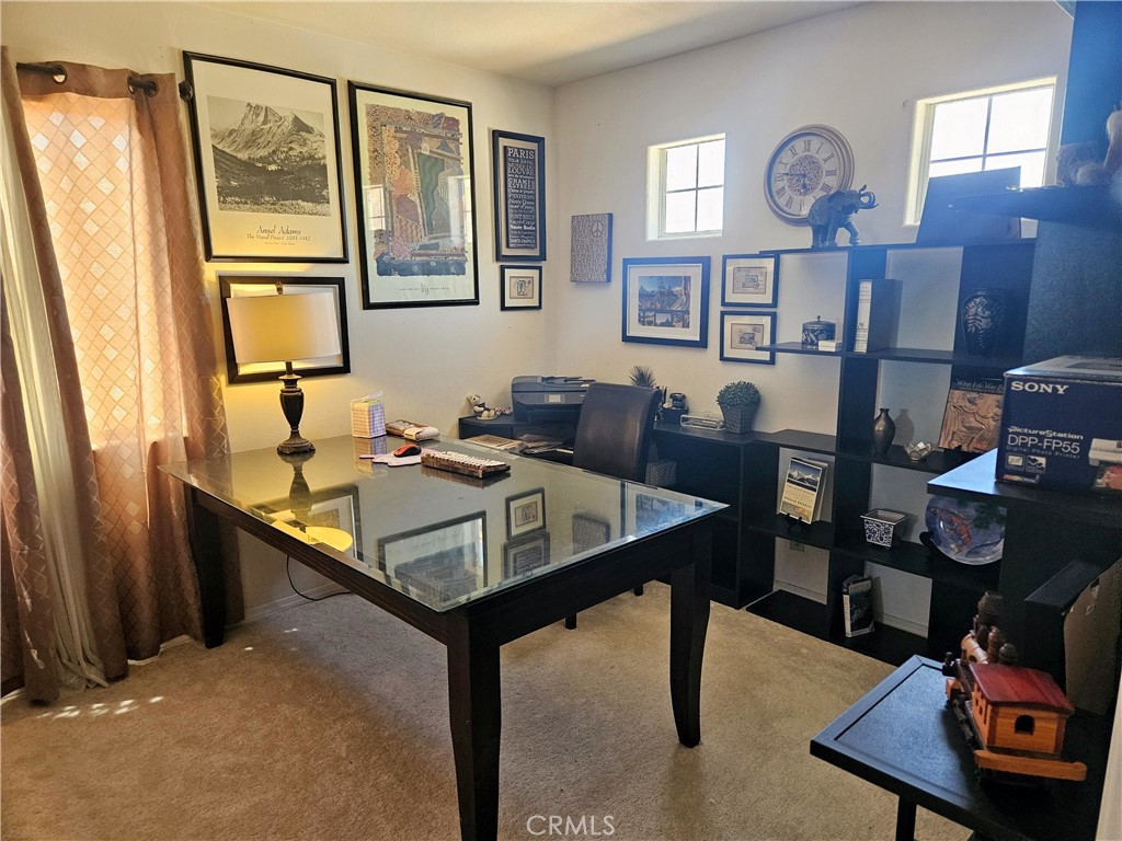 https://media.crmls.org/medias/b920c647-e8d2-4868-94df-9b6aa449f321.jpg?preset=X-Large