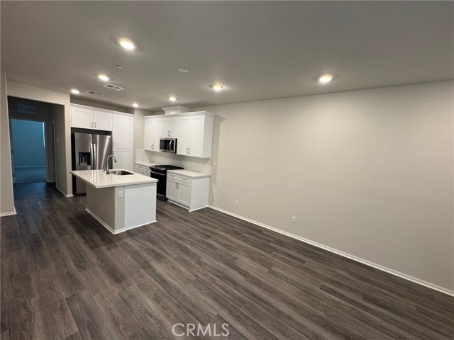 1440 stratus Drive, Pomona CA: https://media.crmls.org/medias/b9212feb-bc2f-4405-b259-e0f8f12e2c00.jpg