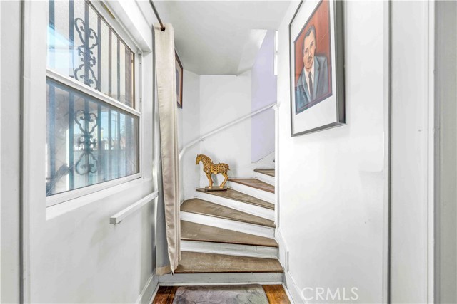 Detail Gallery Image 20 of 36 For 512 W 41st Pl, Los Angeles,  CA 90037 - 4 Beds | 2 Baths