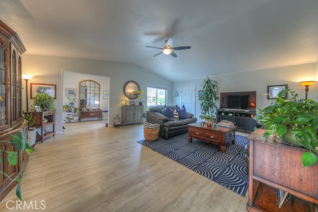 Detail Gallery Image 11 of 74 For 1473 Salem Ct, Oceanside,  CA 92057 - 4 Beds | 4 Baths