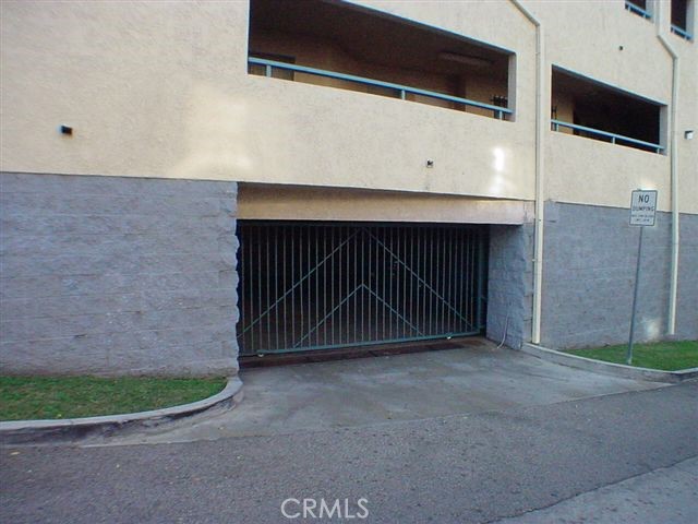 https://media.crmls.org/medias/b9230c1a-e2fd-4fe6-aaf8-759b5b5e8b17.jpg?preset=X-Large