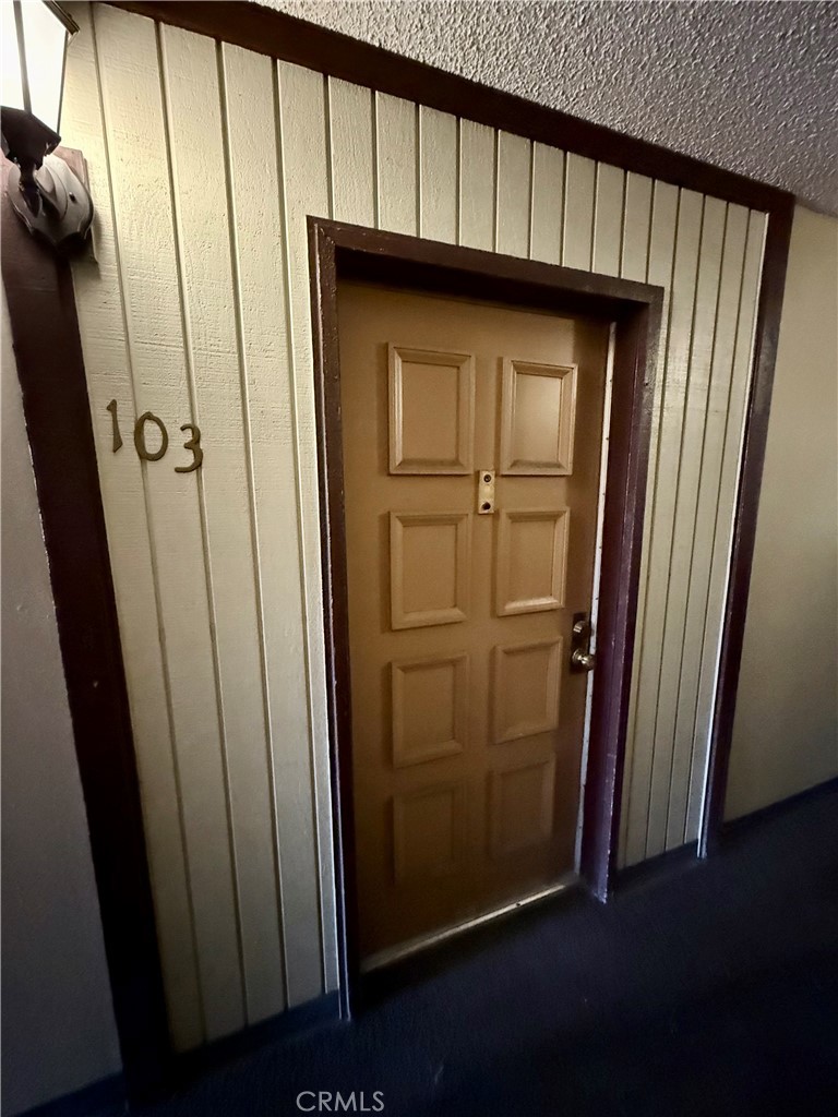 https://media.crmls.org/medias/b9235139-10d4-4722-aaeb-7fe6bbe3d6c4.jpg?preset=X-Large