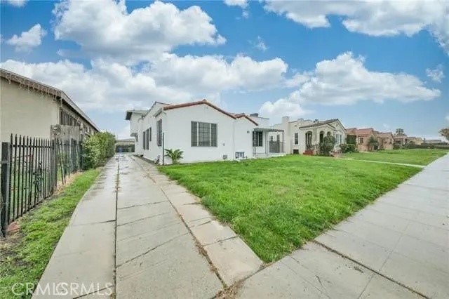 Detail Gallery Image 4 of 51 For 1818 W 81st, Los Angeles,  CA 90047 - 4 Beds | 2 Baths