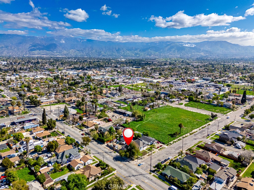 https://media.crmls.org/medias/b9237f16-1336-4164-8a5c-5e8afde909e7.jpg?preset=X-Large