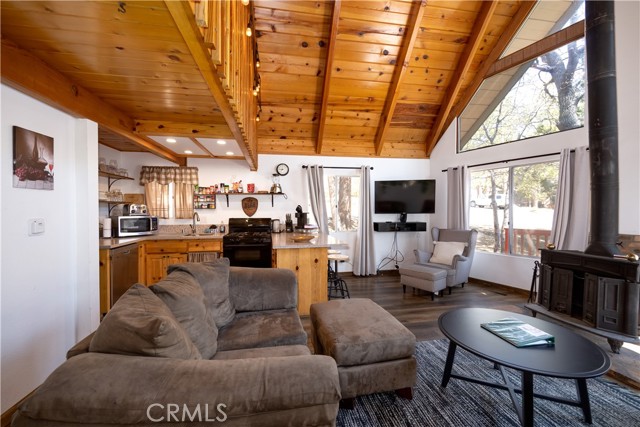 Detail Gallery Image 5 of 24 For 1429 Rockspray Dr, Big Bear Lake,  CA 92315 - 2 Beds | 2 Baths