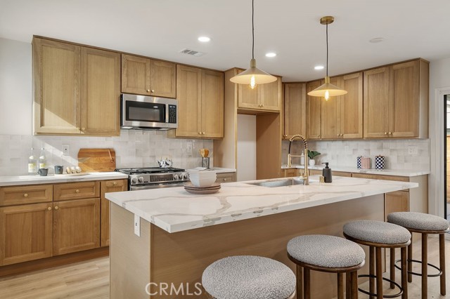 Detail Gallery Image 7 of 39 For 145 E Green St, Claremont,  CA 91711 - 5 Beds | 4 Baths