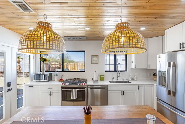 Detail Gallery Image 15 of 39 For 61680 Valley View Dr, Joshua Tree,  CA 92252 - 3 Beds | 2 Baths