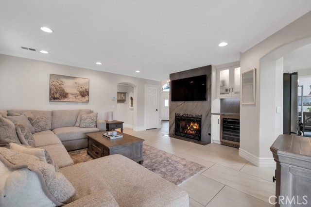 950 Firestone Circle, Simi Valley CA: https://media.crmls.org/medias/b9258b30-f73e-4c20-8e29-888a8ff7d927.jpg