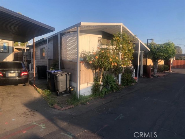 221 COLOGNE DR, Santa Ana CA: https://media.crmls.org/medias/b925b3dc-a915-48b2-852c-4e32c4a67ba5.jpg